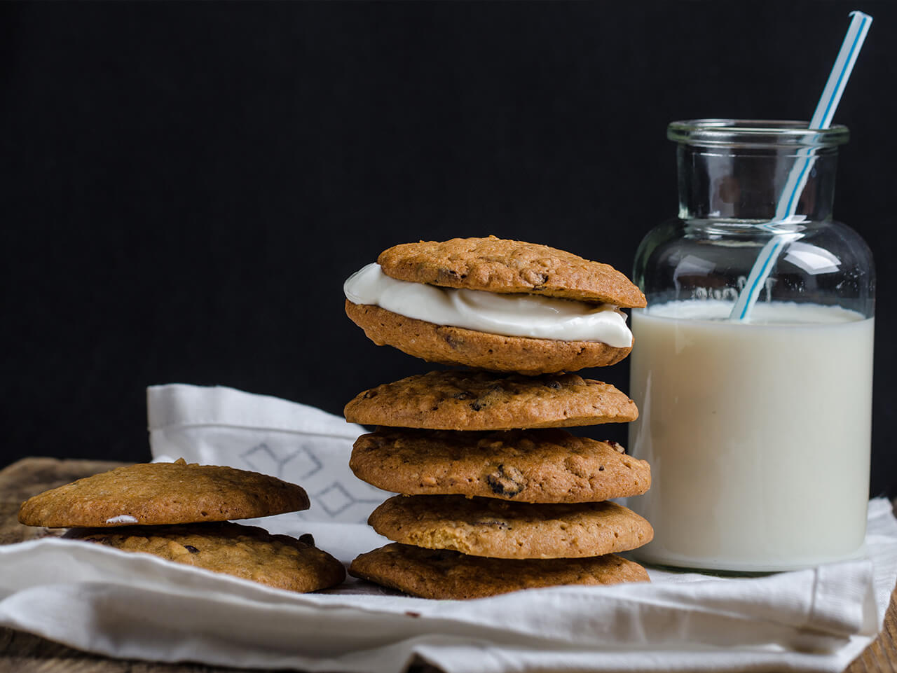 Refined Sugar-free Ginger Biscuits with Gustare Honey Cream Cheese Filling